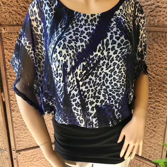 Blue print layered top - Picture 2 of 6